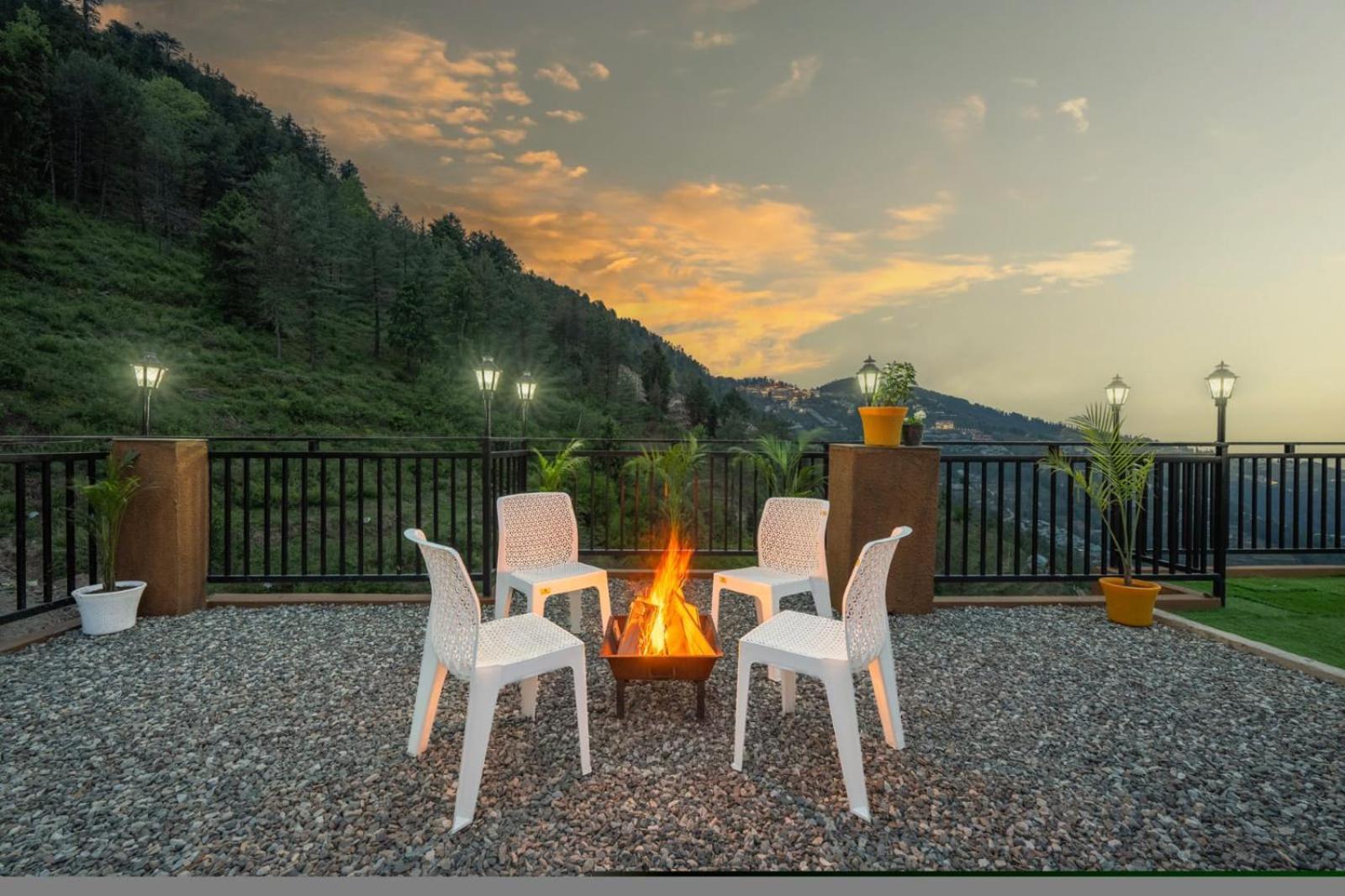 The Countryside Retreat I Vacations I Conference I Mice I Family Events I Open Air Terrace I Sky Bonfire I Kufri By Exotic Stays Shimla Exterior photo